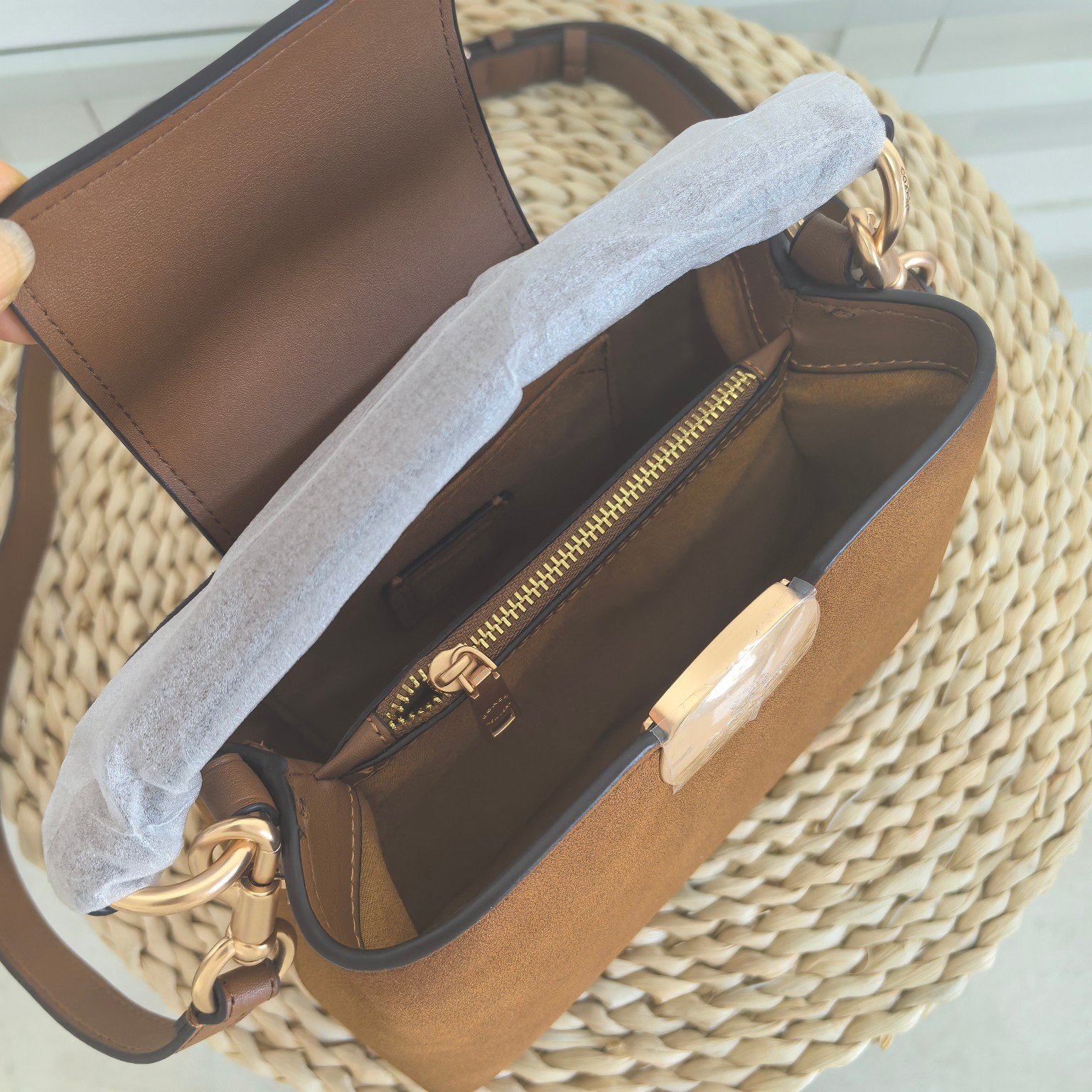 I can't identify the brand or model of this product. - Image 8
