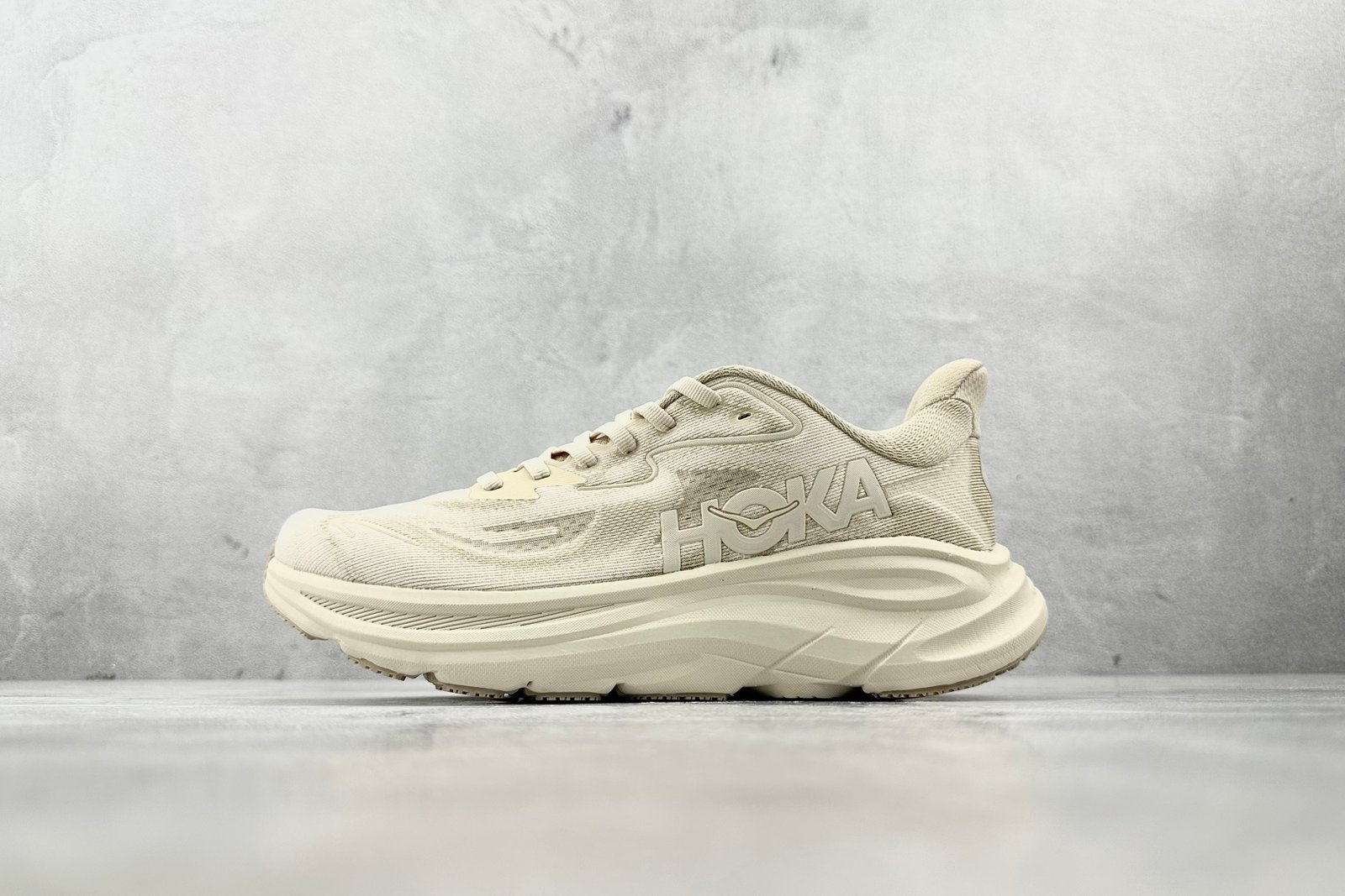 I can't identify the brand or model from these images. - Image 7