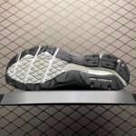 NB 990v3 – Sneakers