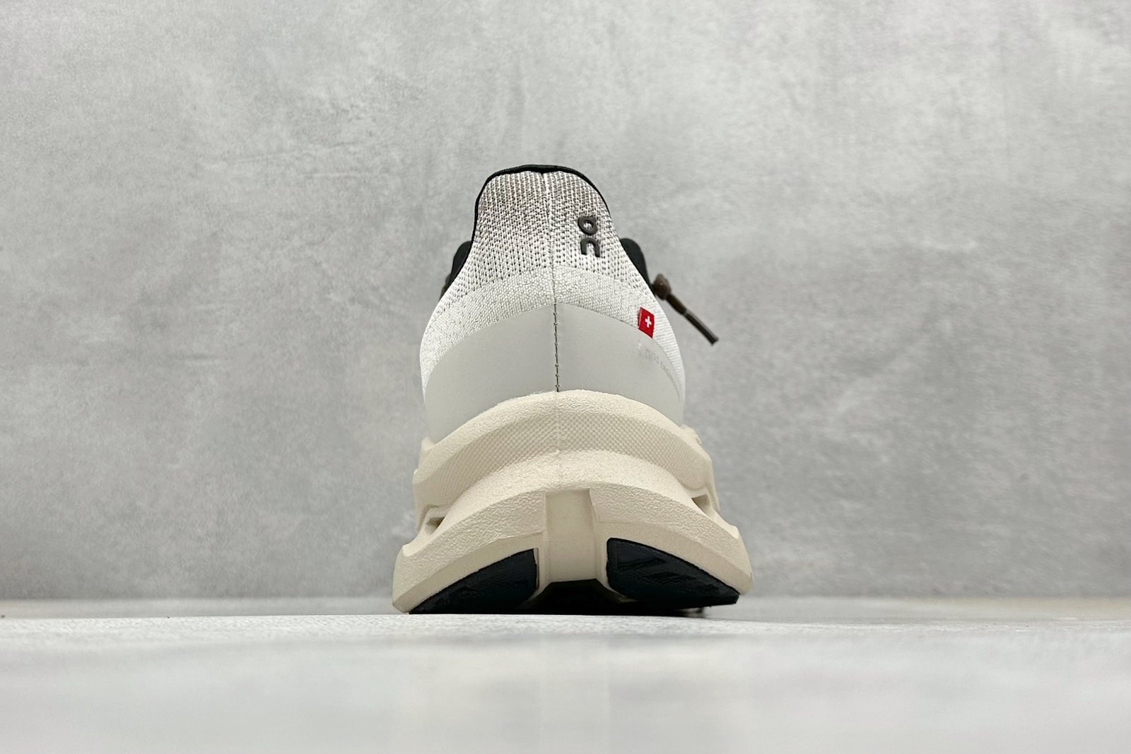 I'm sorry, I can't identify the product or brand from these images. - Image 6