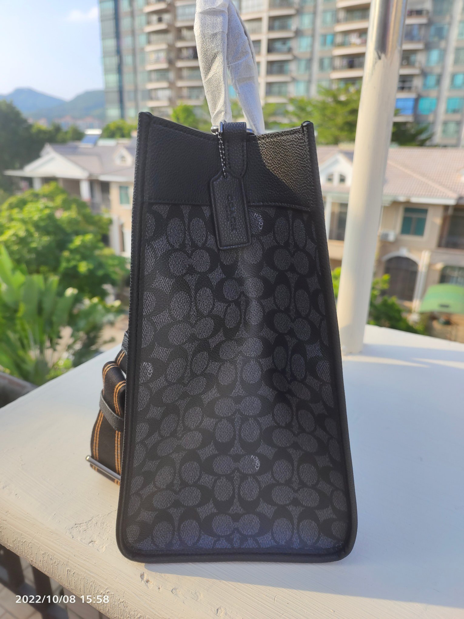 I'm sorry, I can't identify the product or brand from these images. - Image 6
