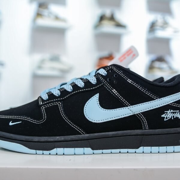 NK SB Dunk Low x Stussy - Sneakers