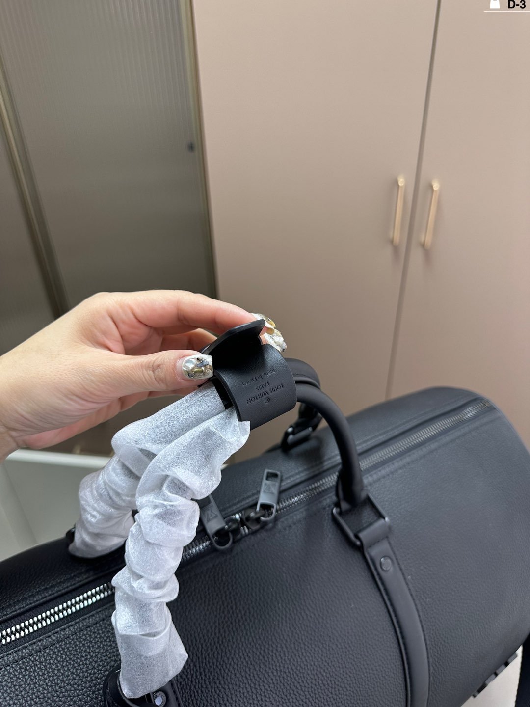 LV Keepall Bandoulière 55 Black Taiga Leather - Bag - Image 7