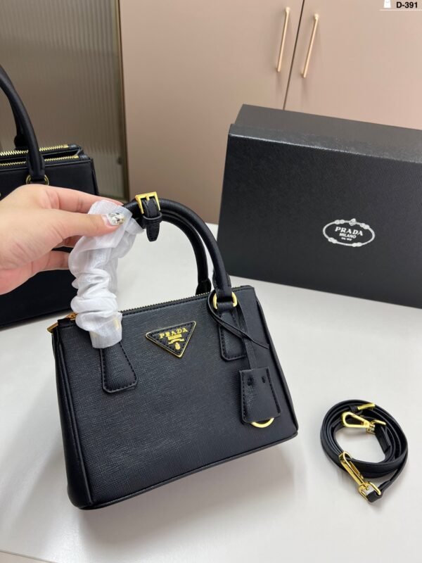 PR Galleria Small Black Leather – Sac
