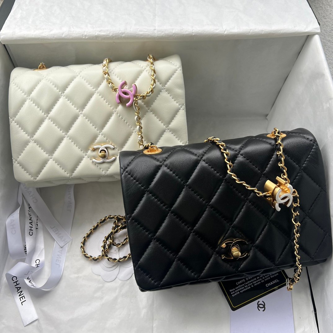 CC Classic Flap Enamel CC Black/White Leather - Bag