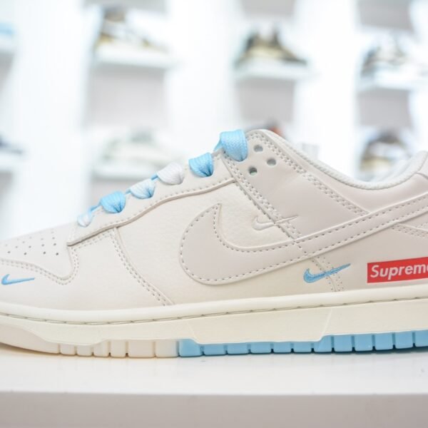 NK Dunk Low Supreme - Sneakers