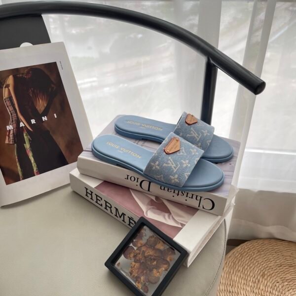 LV Pool Pillow Comfort - Slides