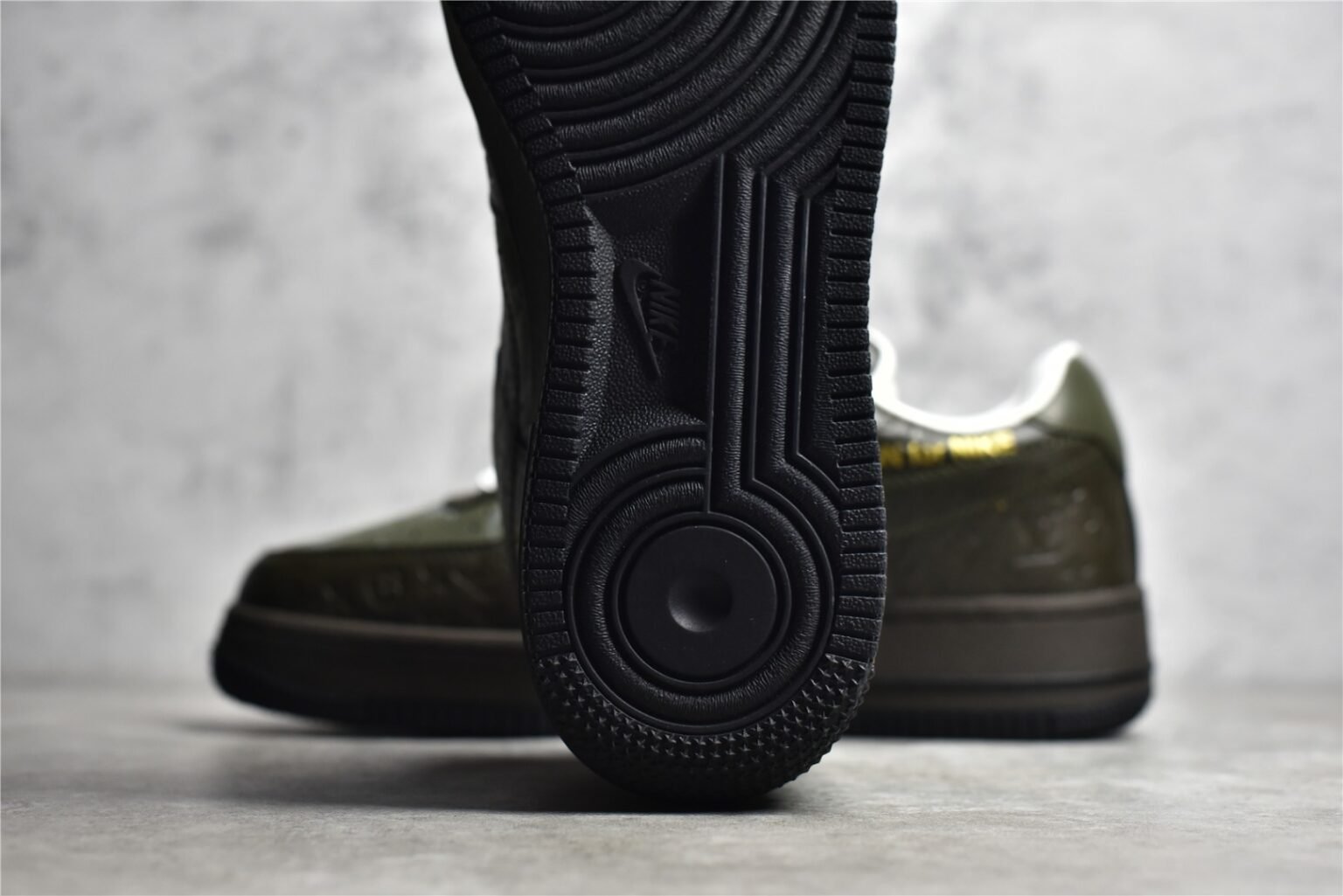 LV Air Force 1 by Virgil Abloh Monogram Green – Sneakers — 8