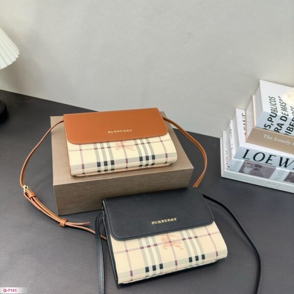 BBR Vintage Check and Leather Note Crossbody Bag Black/Tan Leather and Vintage Check - Bag