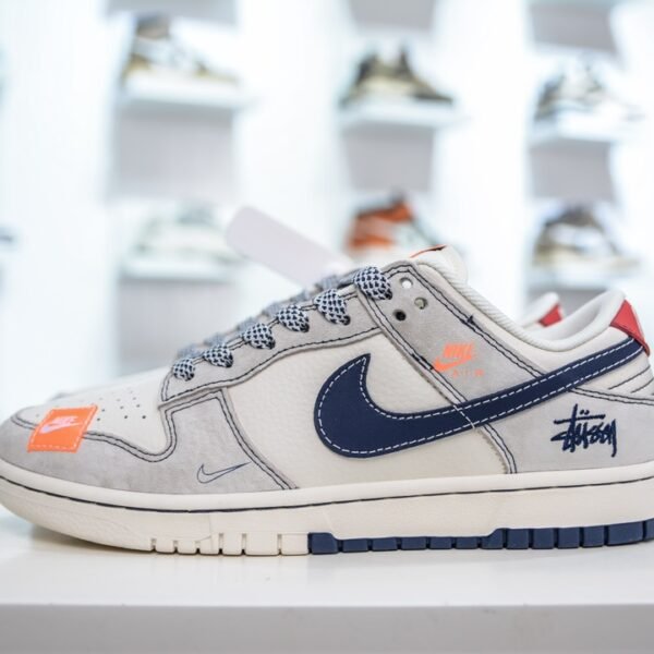NK SB Dunk Low x Stussy - Sneakers