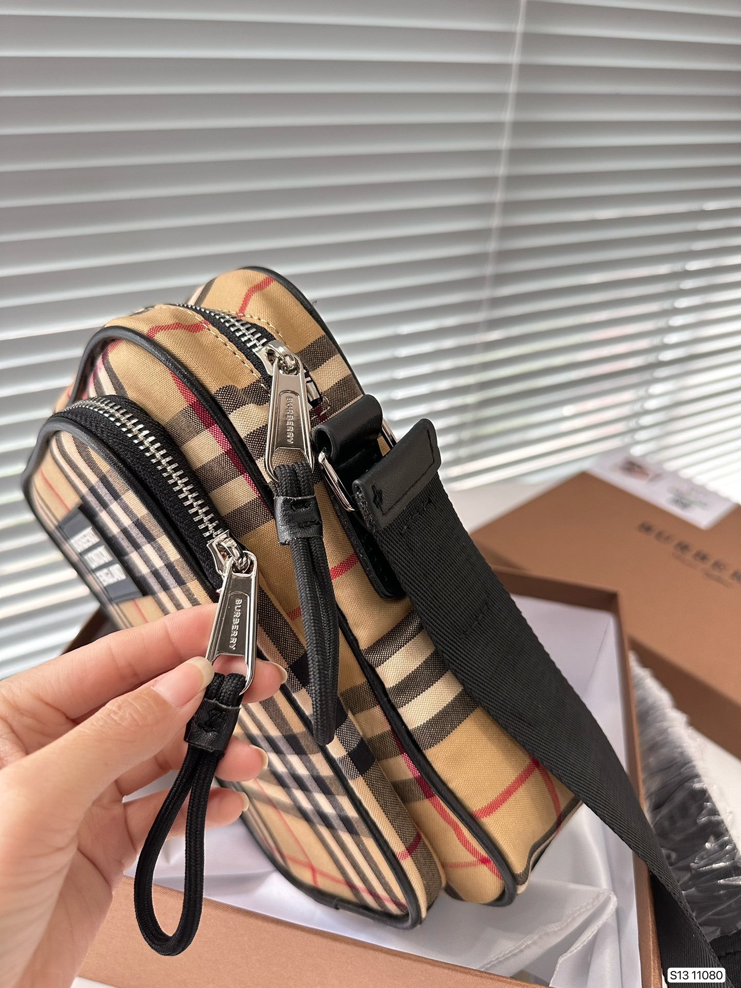 BBR Vintage Check Camera Bag Beige Check - Bag - Image 4