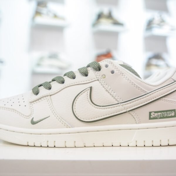 NK SB Dunk Low Supreme - Sneakers