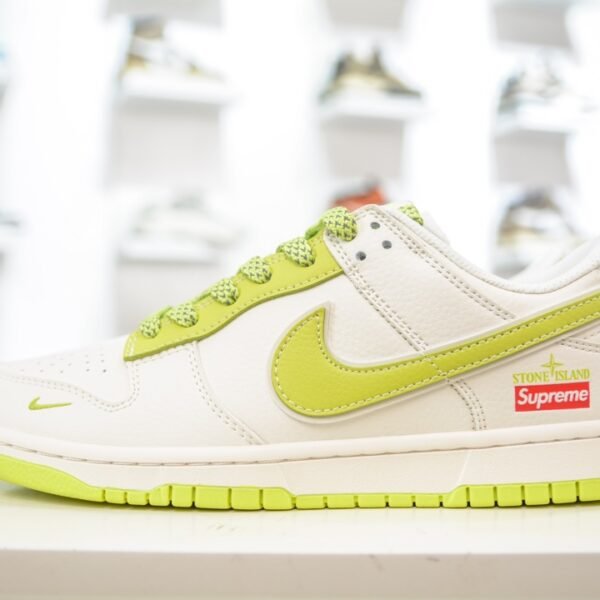 NK Dunk Low Stone Island x Supreme - Sneakers