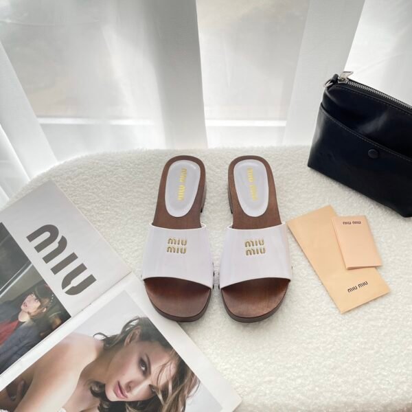MIU Logo Slides - Slides