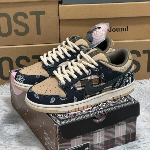 NK SB Dunk Low Travis Scott - Sneakers
