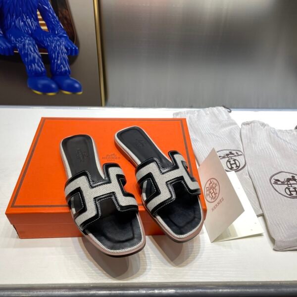 HM Oran Sandals - Slides