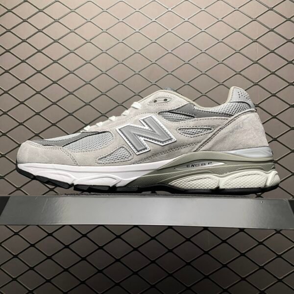 NB 990v3 - Sneakers