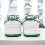 NK Dunk Low LV8 – Sneakers