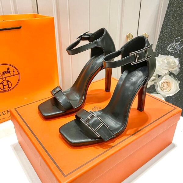 HM Oasis Sandals - Heels