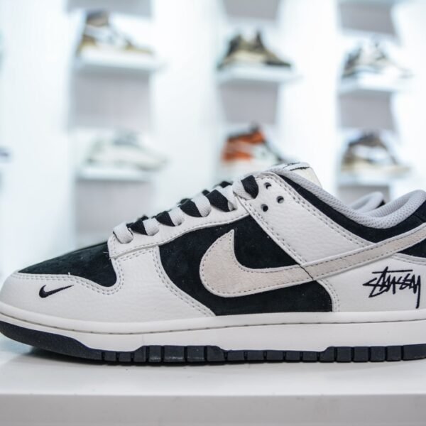 NK SB Dunk Low x Stussy - Sneakers