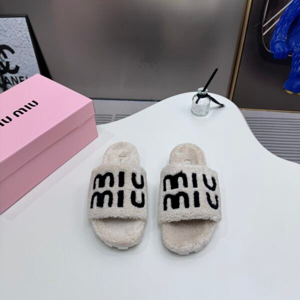 MIU Furry Logo Slides - Slides
