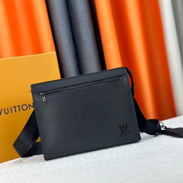 LV Discovery Messenger PM - Bag