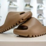 AD Yeezy Slide – Slides – Brown