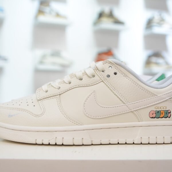 NK Dunk Low x GG - Sneakers