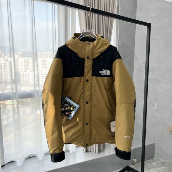 ```plaintext
TNF 1996 Retro Nuptse - Jacket
```