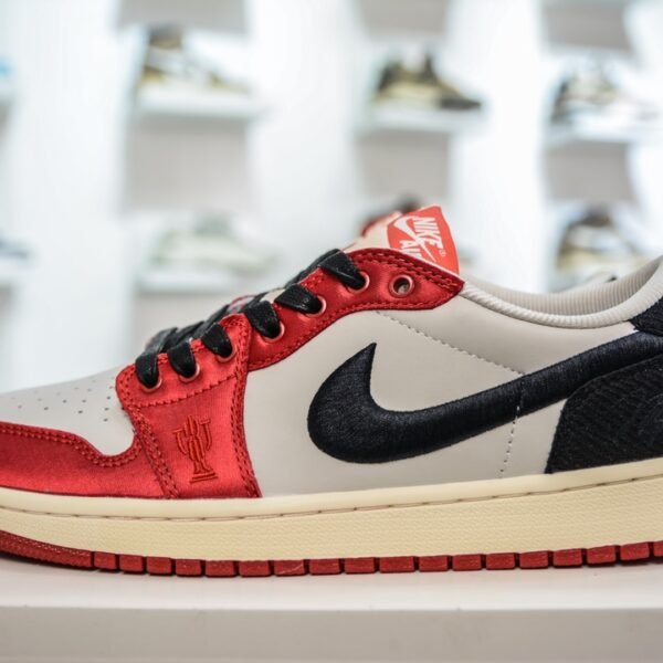 NK Air Jordan 1 Low OG SP Trophy Room - Sneakers
