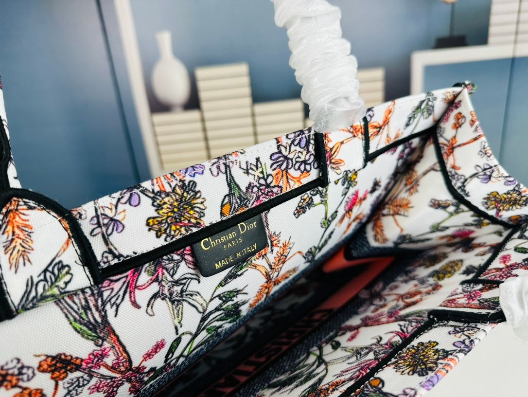 CD Book Tote Large Multicolor Embroidered Canvas - Bag - Image 9