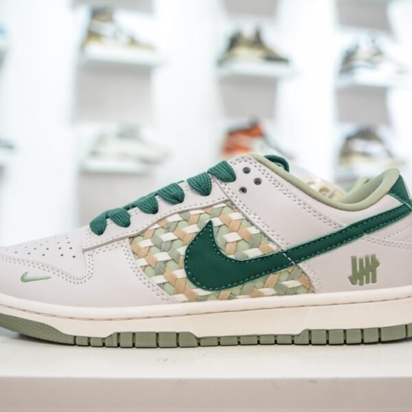NK Dunk Low Undefeated - Sneakers