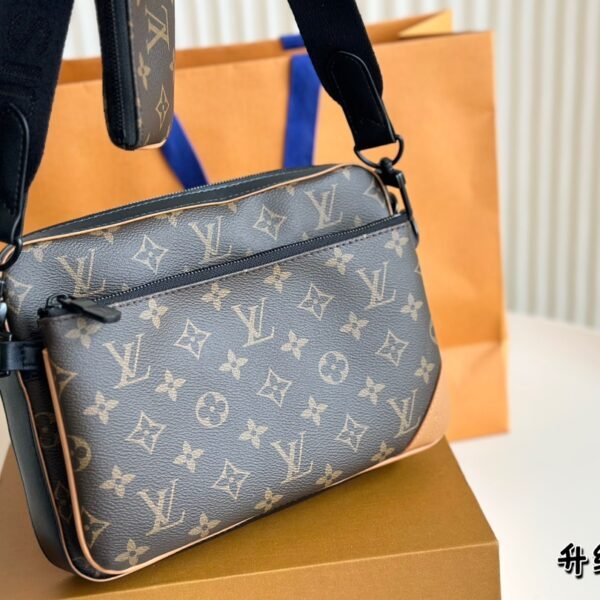 LV Pochette Voyage Monogram Eclipse - Bag