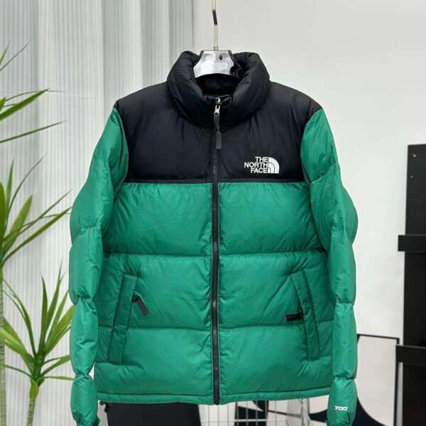 ```plaintext
TNF 1996 Retro Nuptse Jacket Green/Black - Jacket
```