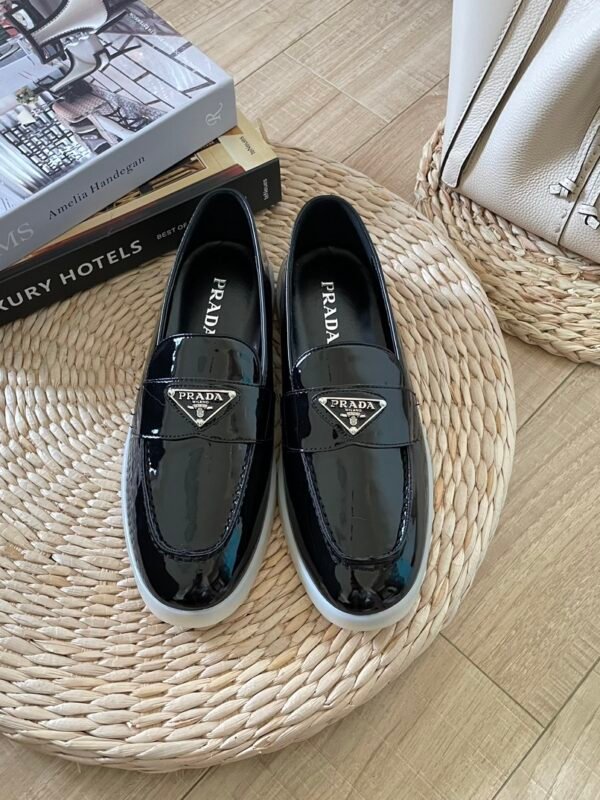 PR Brushed Leather Loafers – Scarpe