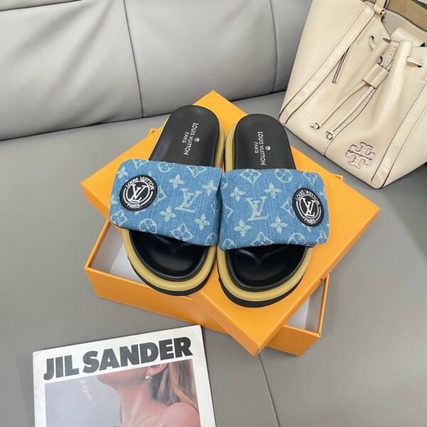 LV Pool Pillow Comfort - Slides