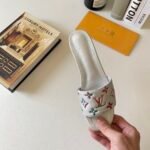 LV Pool Pillow Comfort – Slides