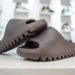 AD Yeezy Slide – Slides – Brown