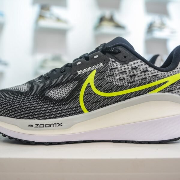 NK Zoom Vomero 16 - Sneakers