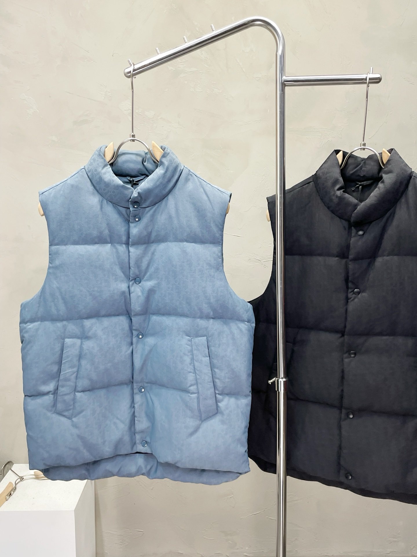 CD CD Oblique Puffer Vest 46 Black and Blue - Vest - Image 4