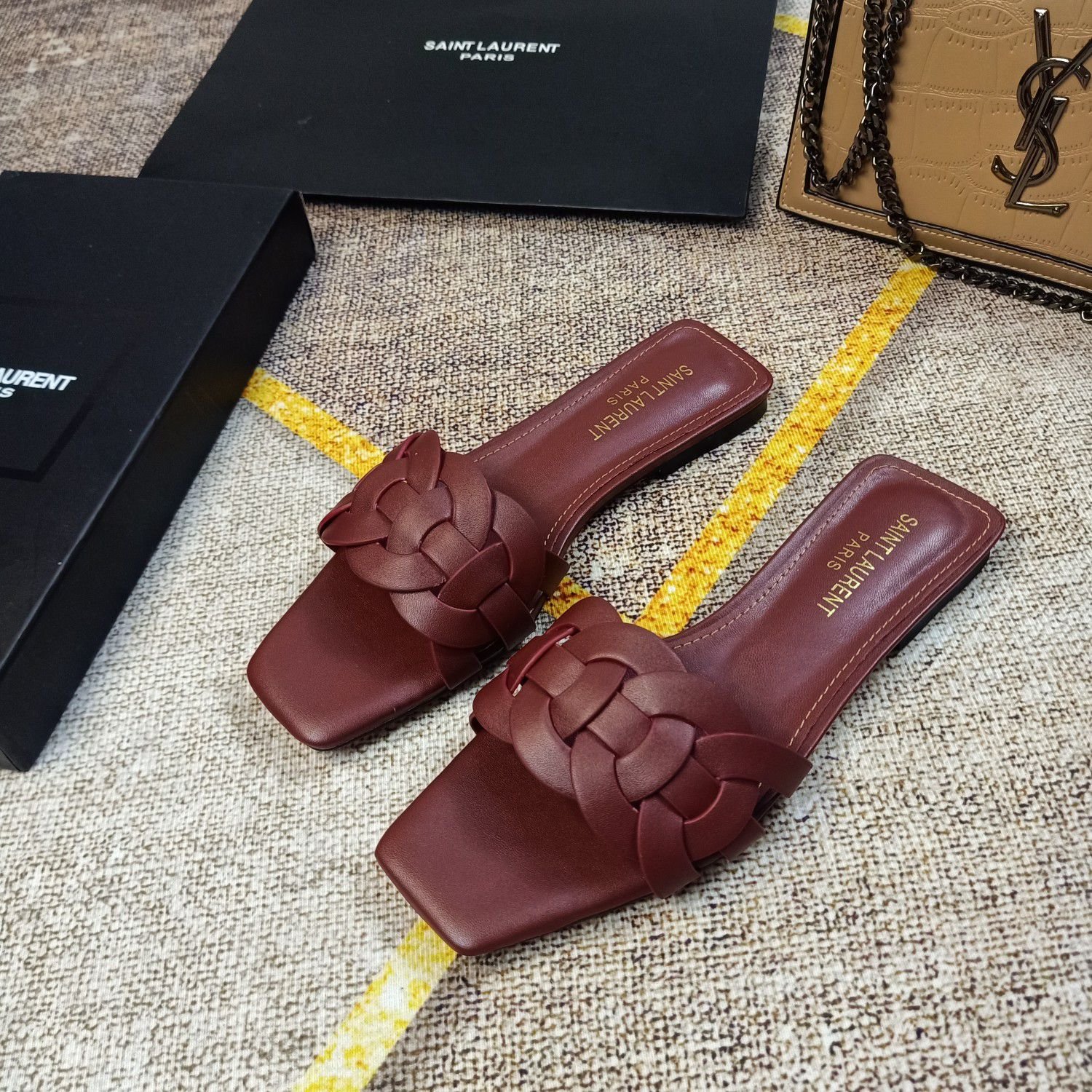 YSL Nu Pieds Beige Patent Leather - Sandals - Image 4