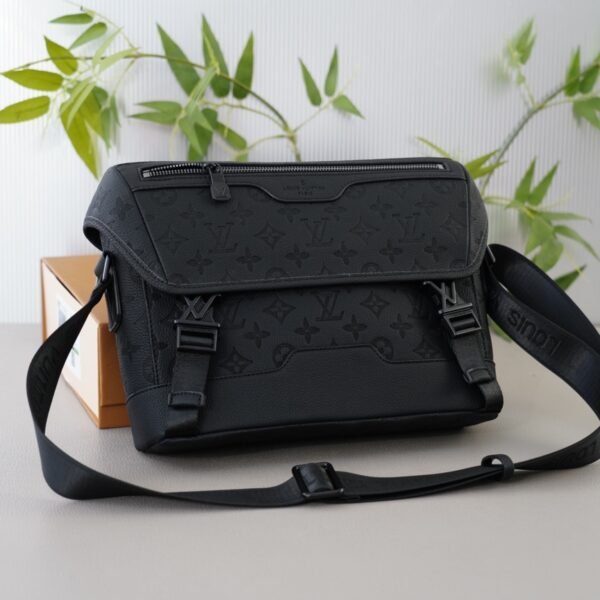 LV Outdoor Messenger - Bag