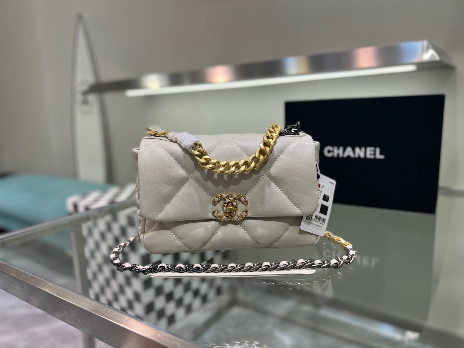 CC 19 Flap Bag Small White Leather - Bag