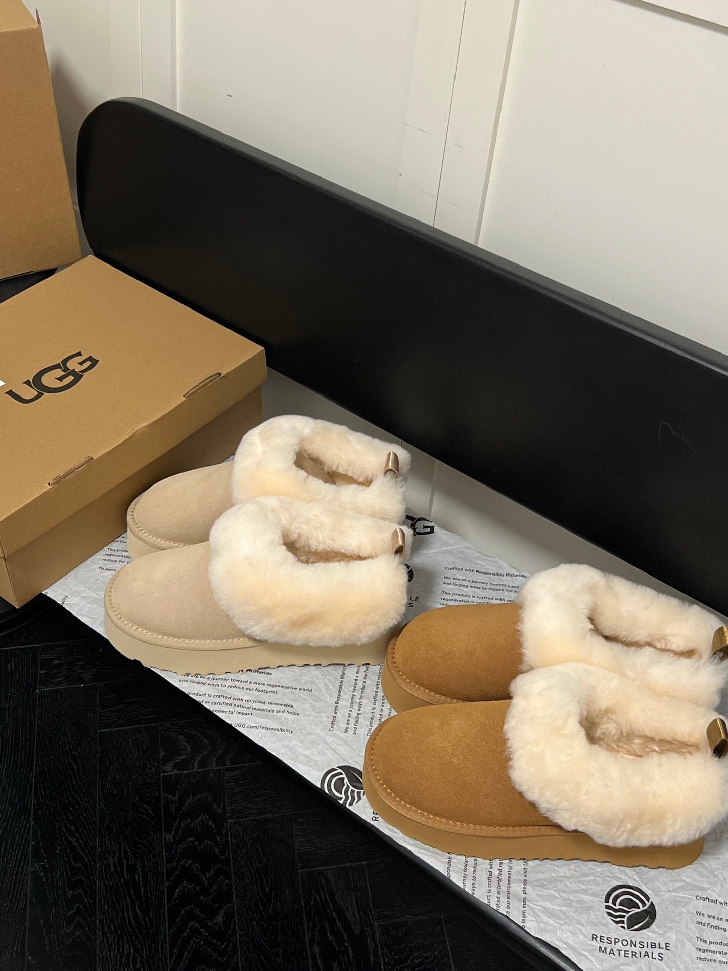 UGG Scuffette II Chestnut and Natural - Slippers