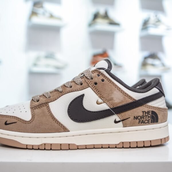 NK Dunk Low x TNF - Sneakers