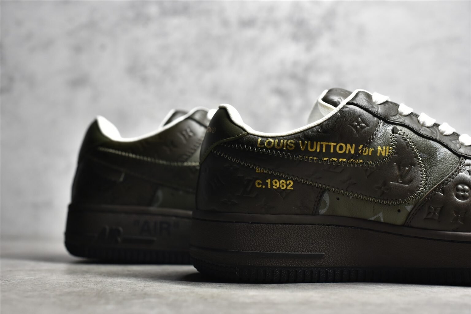 LV Air Force 1 by Virgil Abloh Monogram Green – Sneakers — 9