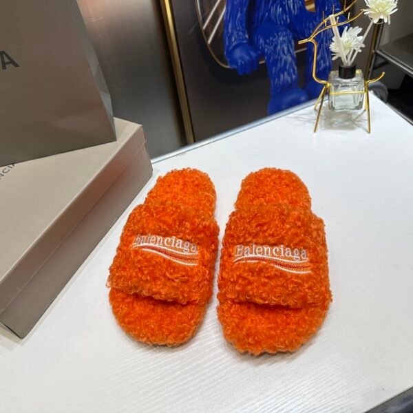 BAL Furry Slippers - Slides