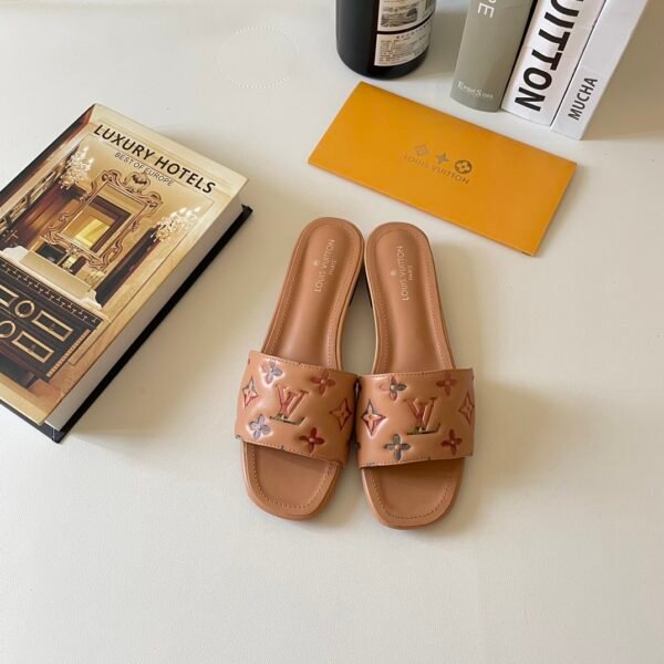 LV Pool Pillow Comfort - Slides