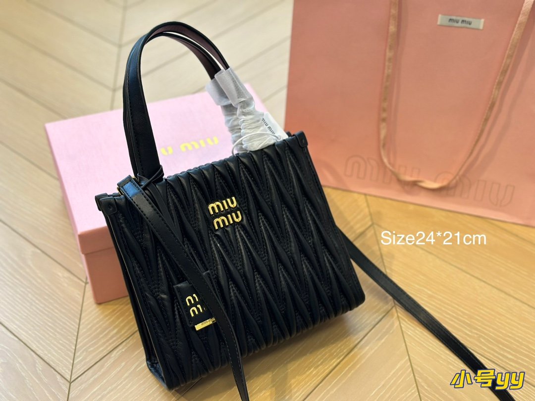 MIU Wander Matelassé Black Leather - Bag