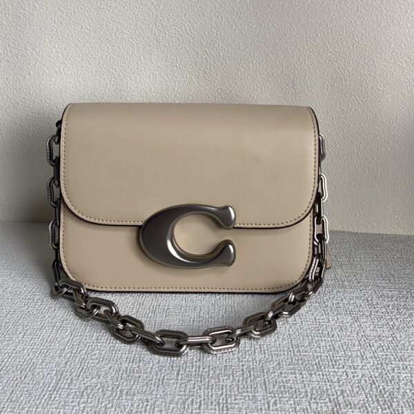 I'm unable to identify the brand or model of this product.